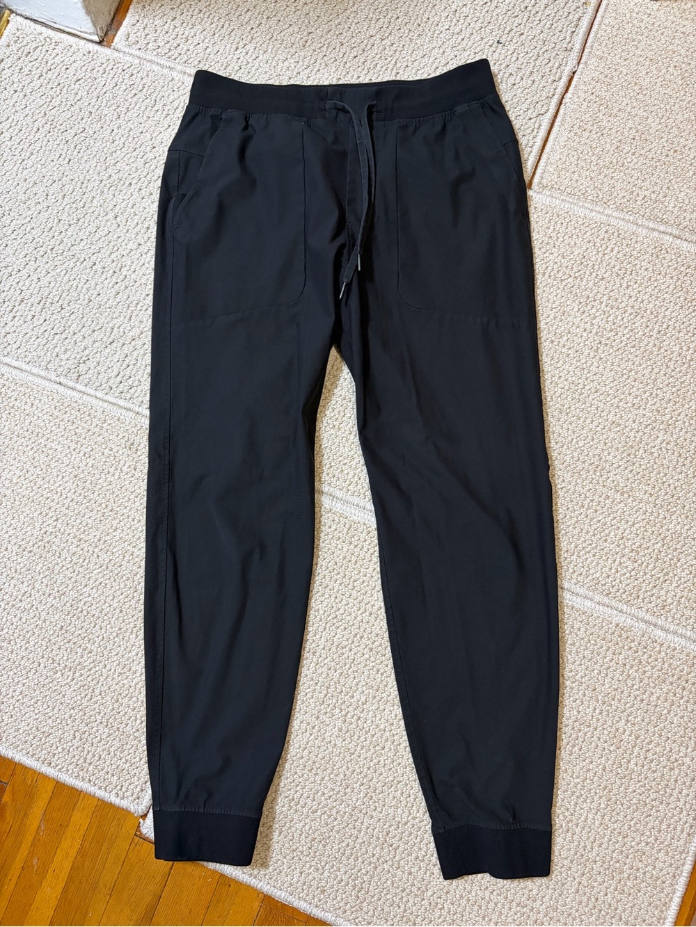 Lululemon Elastic Waist Cuffed Joggers Women’s L Black Athleisure Travel Lounge